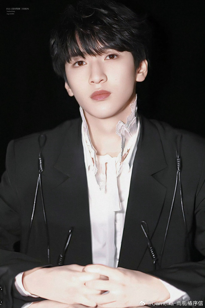 严浩翔 熠立二十与光冠冕#    "晚霞照在你身上,就是光与温柔的相遇