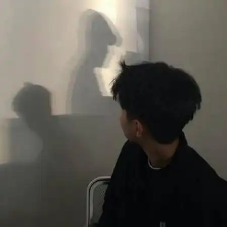 男生背影头像冷酷帅气让你的生命灵动的男生