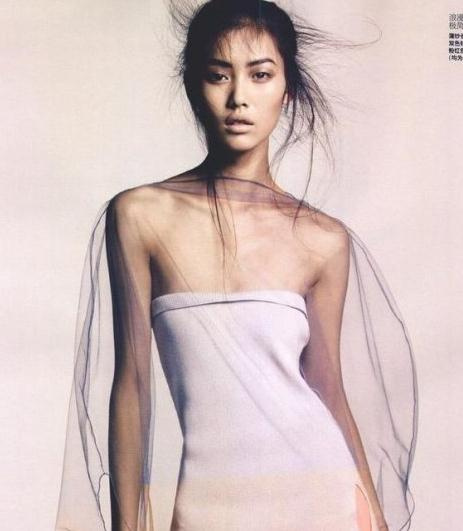 刘雯写真大片曝光平胸照样性感
