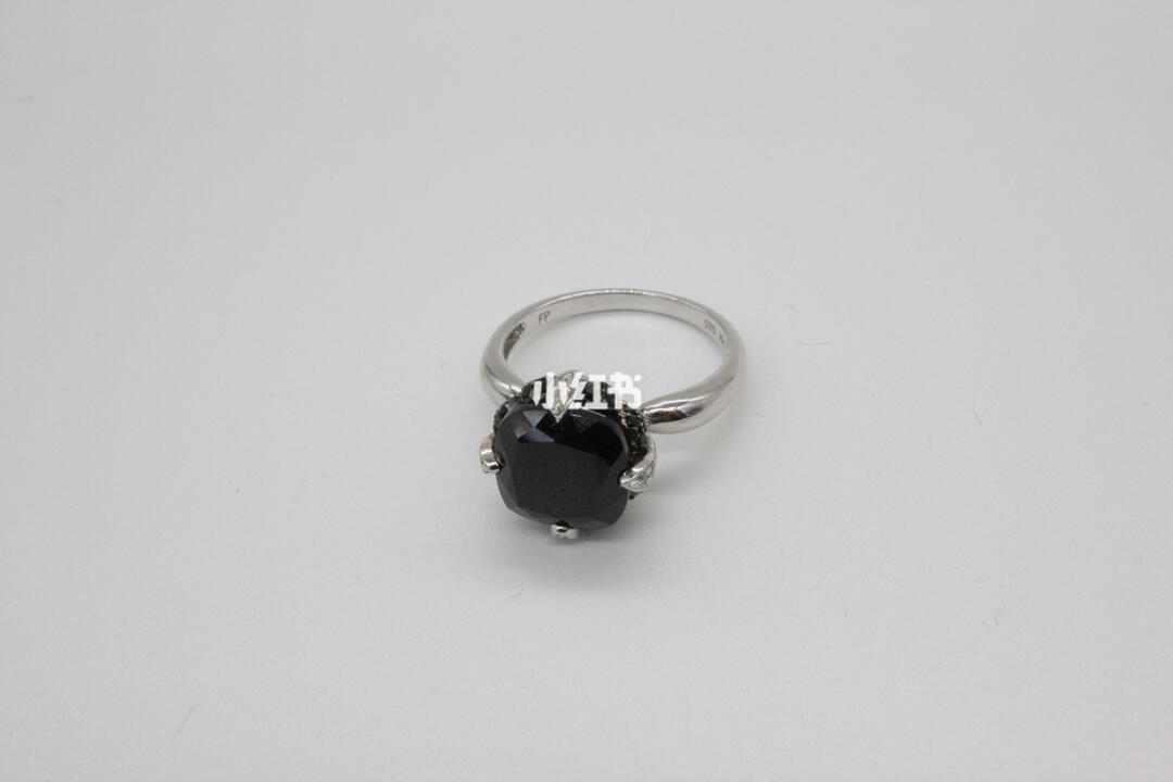 黑碧玺戒指宝石中的黑骑士