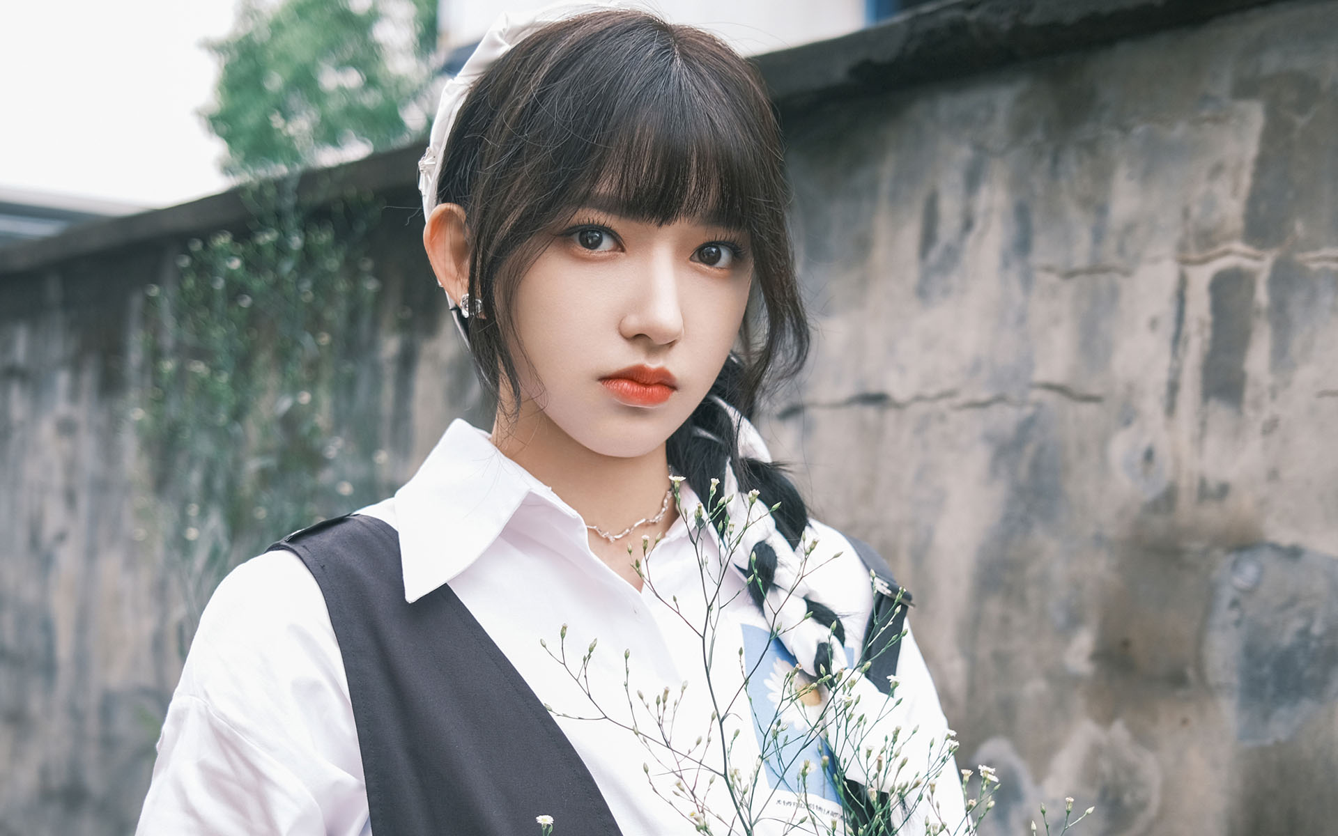 程潇白头巾短裙甜美高清桌面壁纸