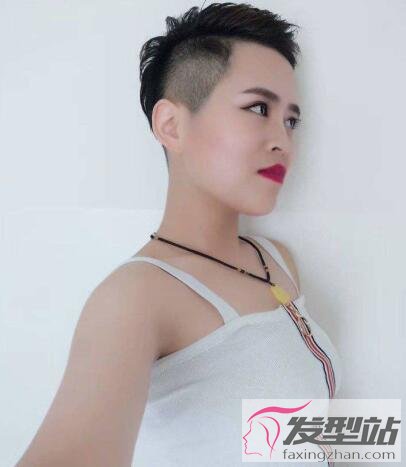 女生剃头发型两边抖音时尚吸睛诠释中性风