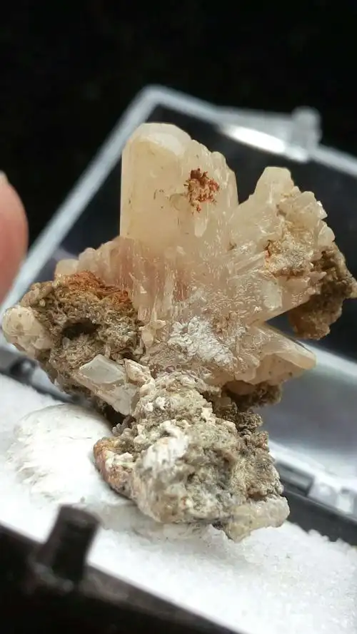 第六十期个人大众群矿物拍卖活动预报.(12月22日晚八点开拍)