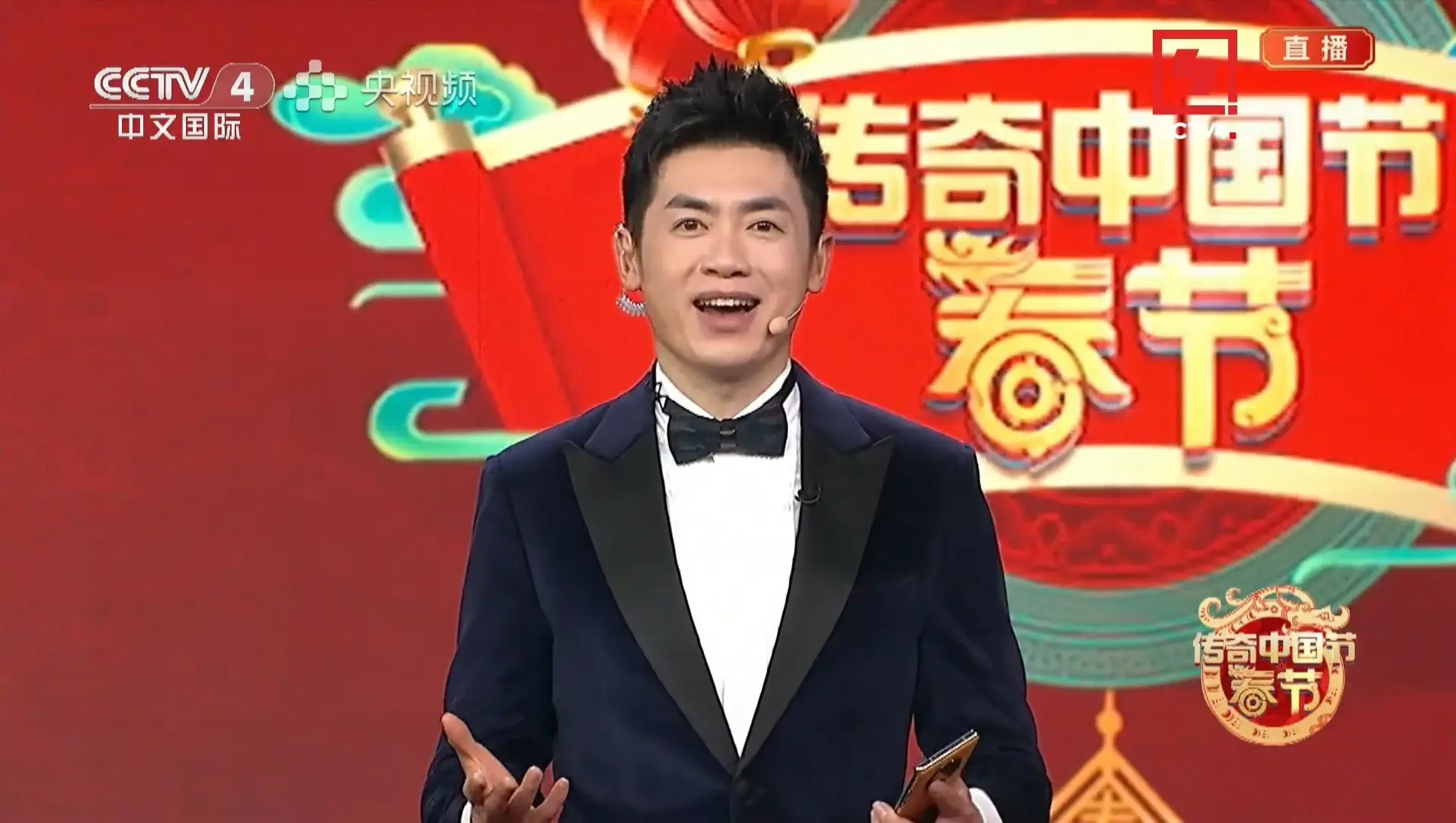 吴鹏的春晚后台探班,已经搞出了品牌效应,成为除夕直播必用主持人.