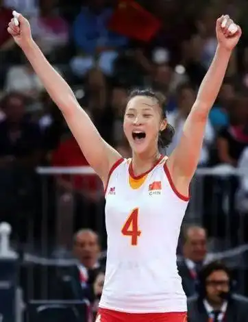 她是女排最有争议队员,曾与朱婷不和,蹭女排ip,被嘲讽"花瓶"