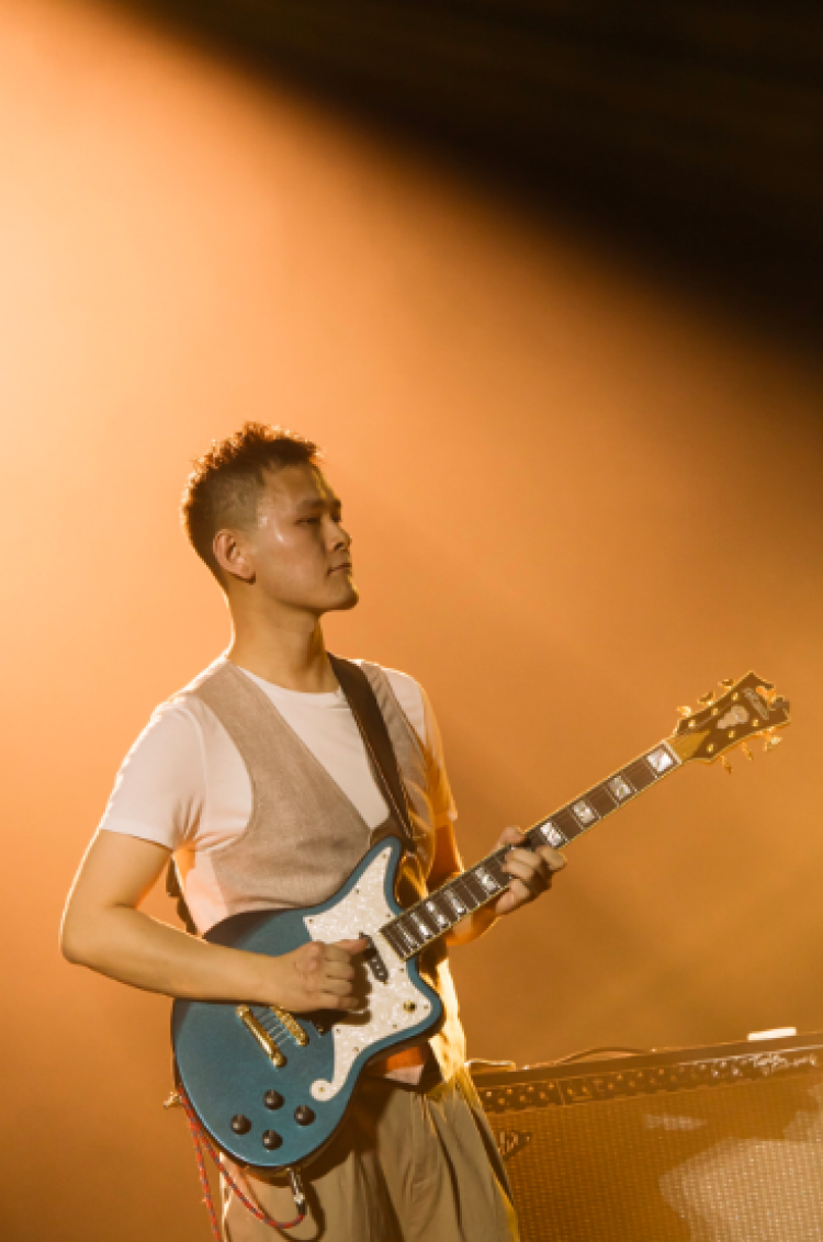 《johnny walker》是一首律动感极强的funk风格乐曲,将《海边的卡夫卡