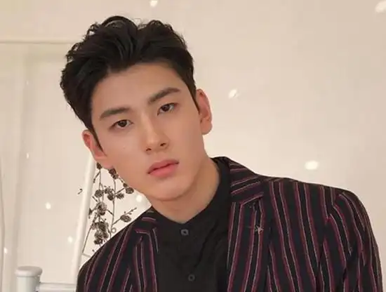 2020秋冬季男生最潮发型推荐-流行发型-帅哥发型网