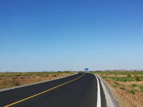 戈壁滩上的英雄之路! 直通云霄!