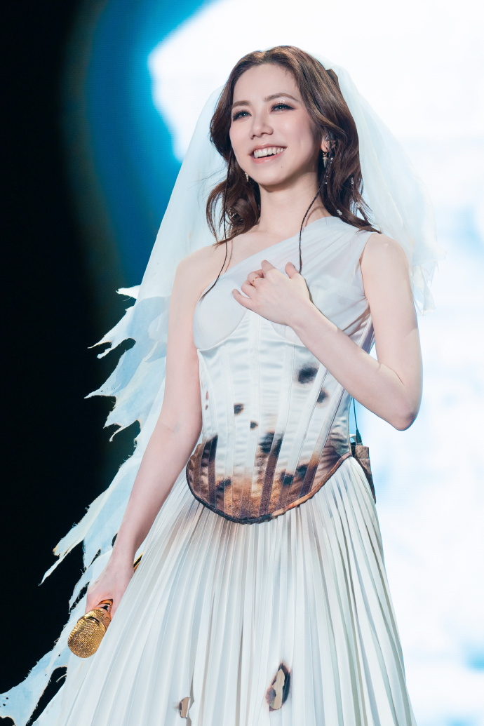 邓紫棋上海五天二十三万人##邓紫棋iamgloria世界巡回演唱会##邓紫棋