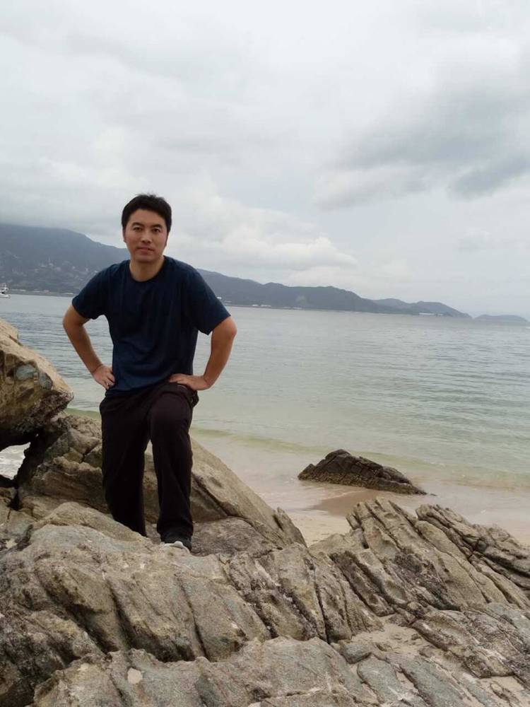 40岁离异男征婚照片(id:476303)_广东深圳征婚交友_我主良缘网