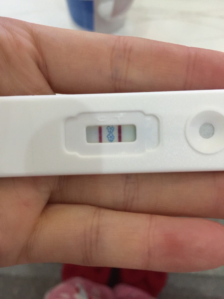 两条杠很明显是不是表示怀孕了?而且颜色有点深了.