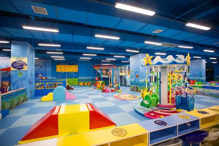 15,1游乐场所属于特殊行业首先要到当地工商局办理营业执照,营业执照