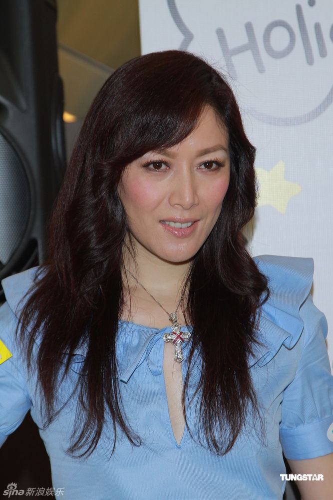 高清图:琦琦曝任达华为女儿学弹琴 mcjin望做父亲_高清图集_新浪网