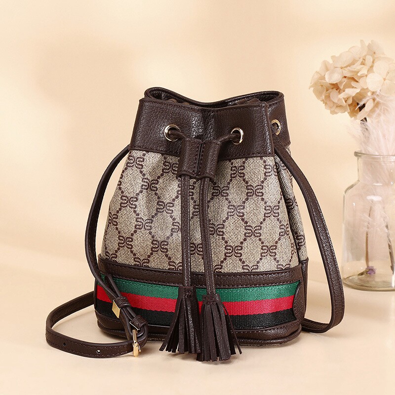 酷奇包包女款2023新款斜挎包腰包轻奢水桶包潮秋冬高级感时尚小众