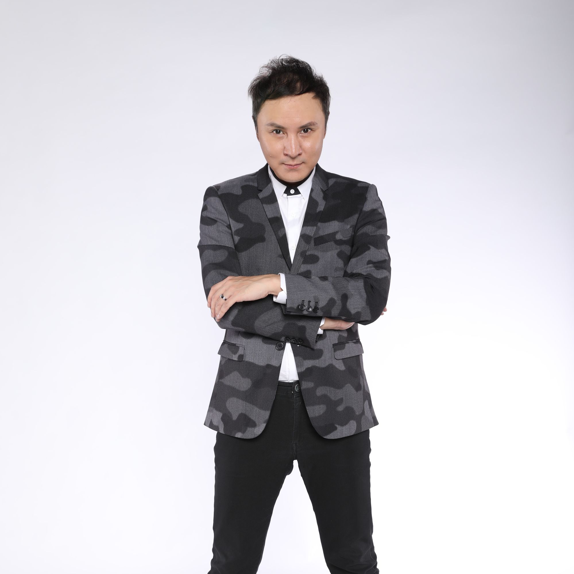 朱桢认证:主持人 演员简介:smg知名主持人,以其活泼幽默的主持风格