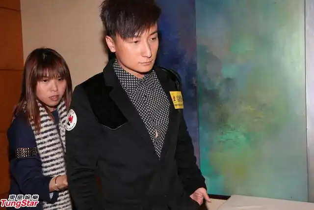 方力申落泪回应分手:无关逼婚 没有第三者