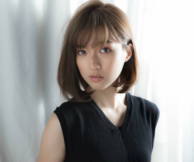 秋季齐肩唯美内扣发型