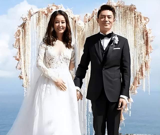 林心如霍建华参加聚会,夫妻恩爱十足,网友祝福无限!