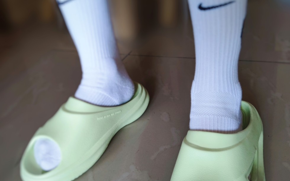 脱袜子 篮球袜白袜帅哥体育生