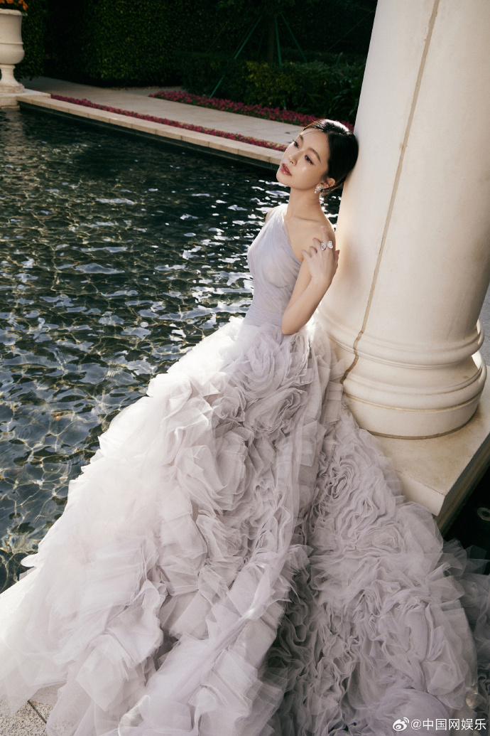 文咏珊玫瑰纱裙