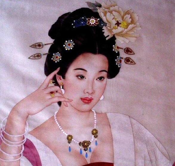 自然有很多人好奇她到底长什么样,有一些考古专家对杨玉环的相貌复原