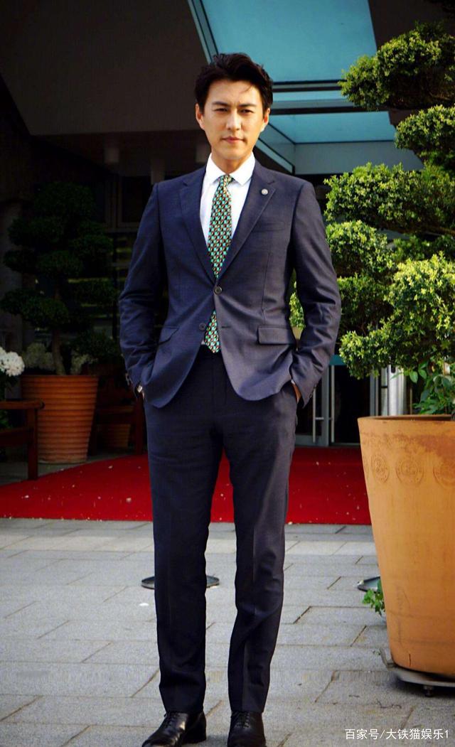 穿西装好看的中年男星,只服这10位,大叔们帅起来真没小鲜肉啥事