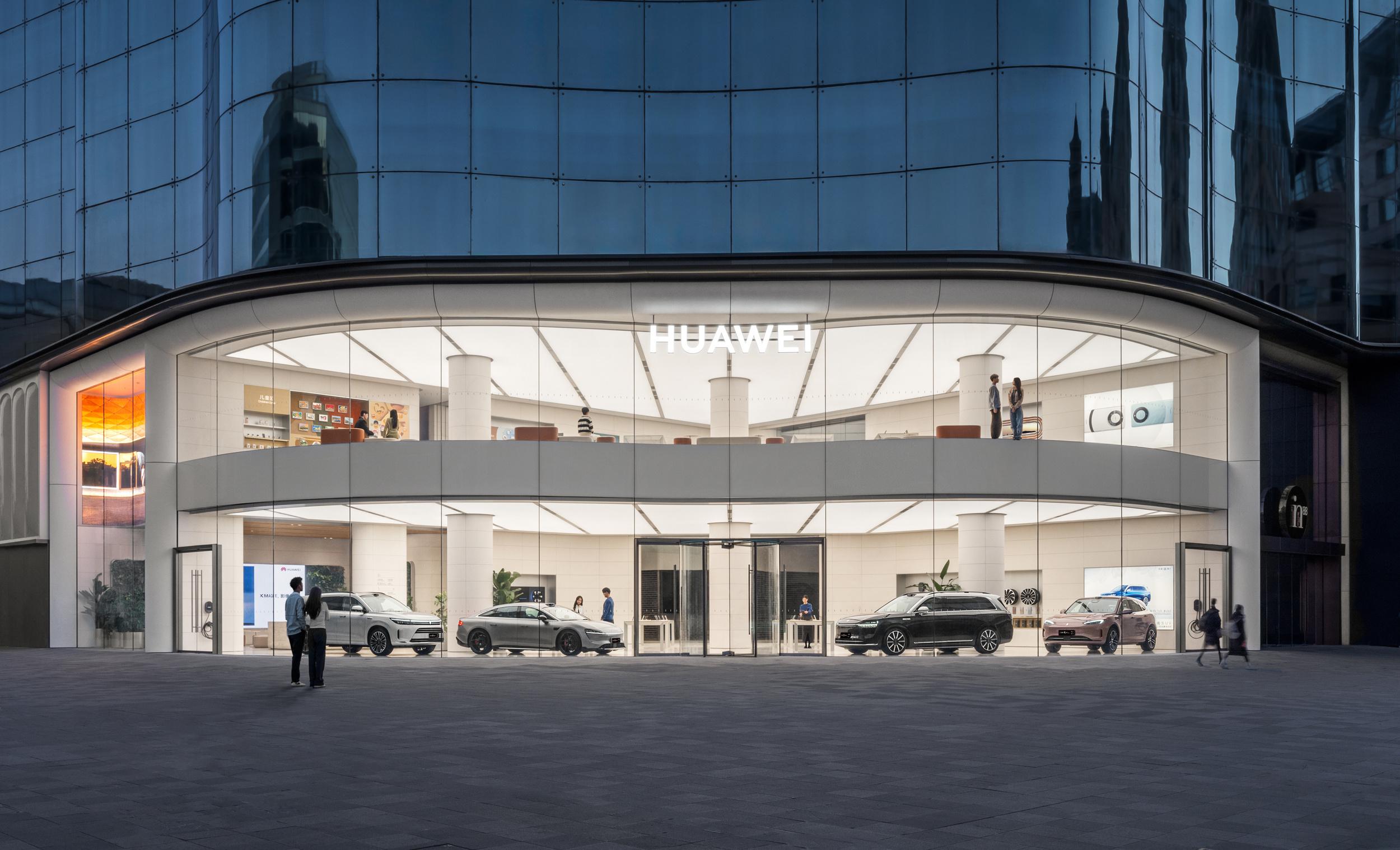 "京"年会更好!最新华为旗舰店今天在北京王府井正式开业.