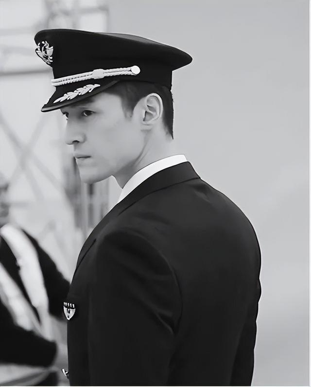 盘点十位军装大帅哥,你最喜欢谁