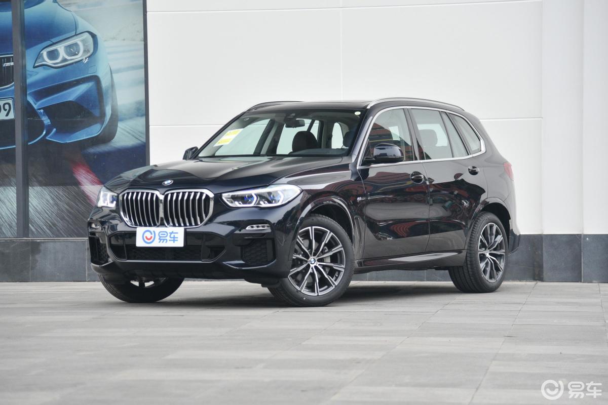 【宝马x52019款xdrive40i m运动套装侧前45度车头向左水平汽车图片