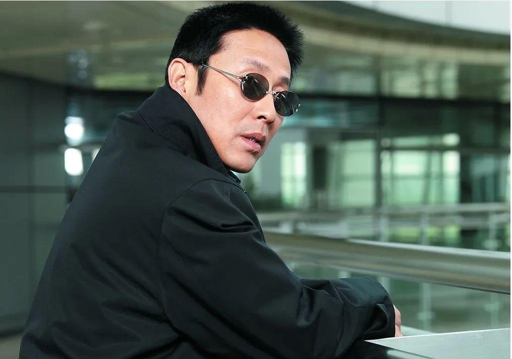 陈道明与妻子恩爱40年,妻子曾是央视主播,女儿嫁给肖战的经纪人