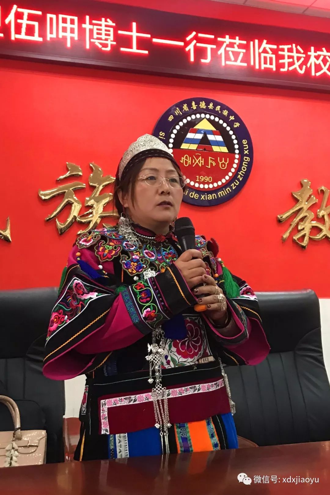 美国密西根大学伍呷博士到我县开展双语教学专题调研