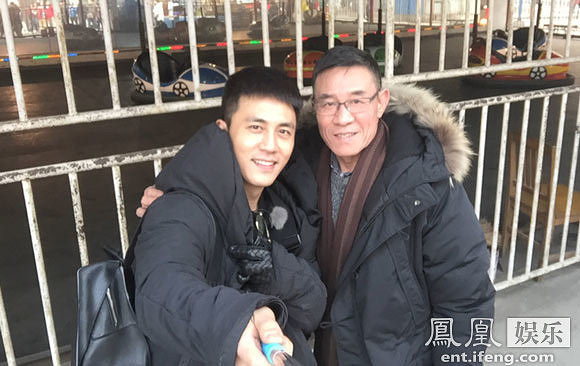 《旋风孝子》杜淳父子童心不改 坐碰碰车玩自拍