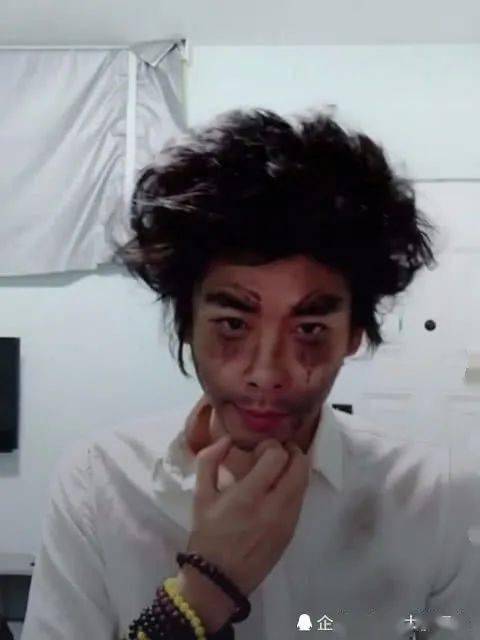 邋遢小哥丑哭众人,一秒cos初代火影,网友:火影之神被绿了?_手机搜狐网