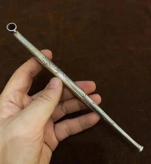 孖曱巧合文化: 一口香 难得的一根纯银·雕刻一口香·见字如见图