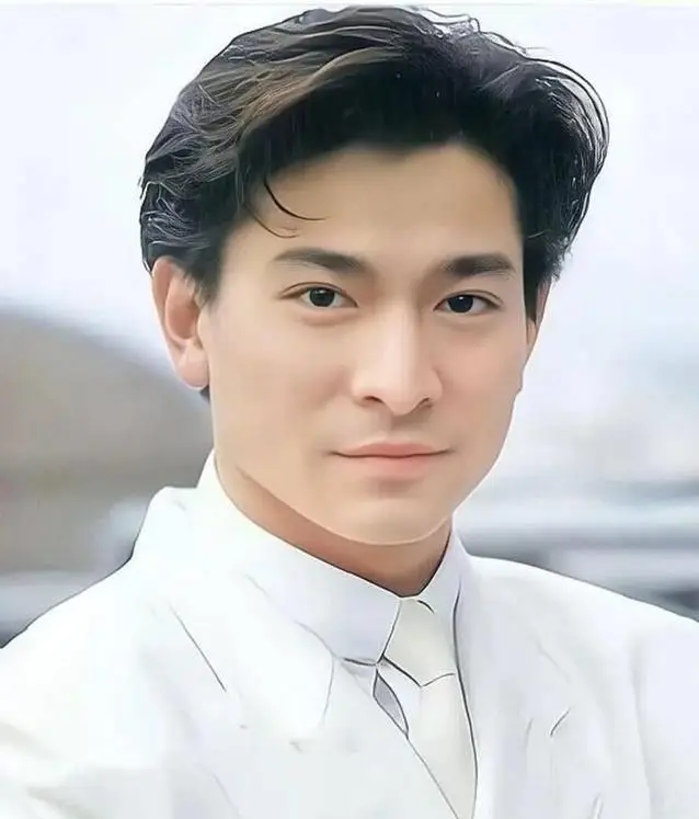 至于"帅",刘德华有资本这么说.看看他年轻时的照片.