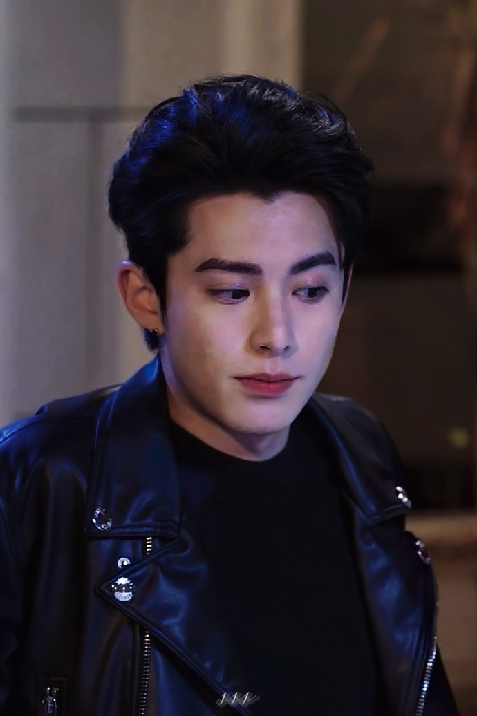 王鹤棣超话whd#王鹤棣浮图缘#王鹤棣|流星花园阿寺的眼神好深情