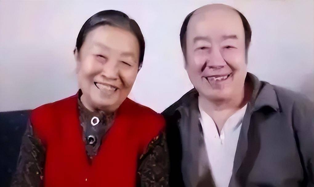 张少华病逝1年多,秃顶丈夫的痴爱令人泪目,守着40平小屋过余生_张惠宝