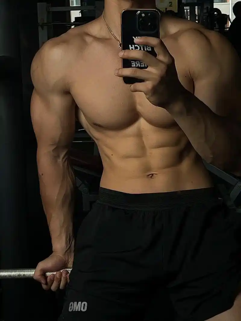 训练的时候偷偷拍照92.#健身 #自律 #腹肌 #对镜拍 # - 抖音