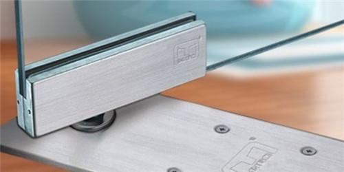 地弹簧玻璃门的安装流程,地弹簧玻璃门贵不贵?