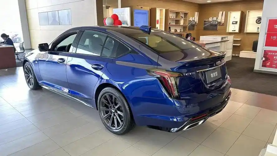 探店实拍凯迪拉克ct5,优惠7万,标配2.0t加后驱,值得入手吗?