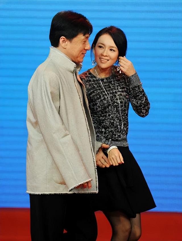 2001年2月,章子怡和成龙在拉斯维加斯拍摄《尖峰时刻2》.