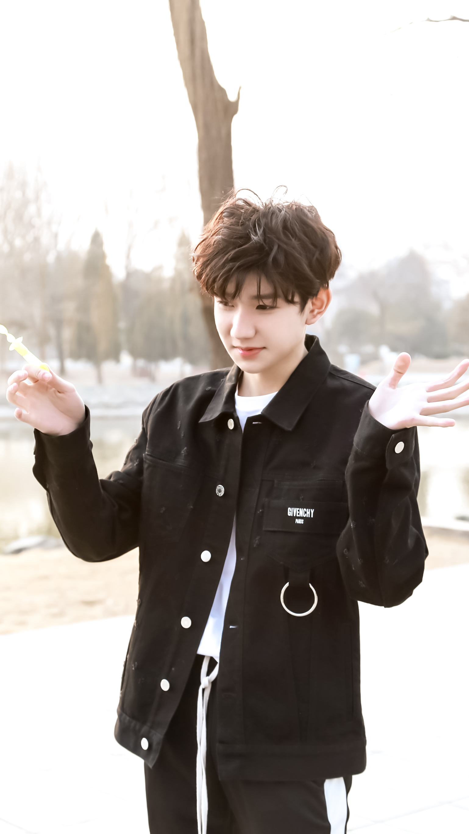 王源小卷毛太可爱了