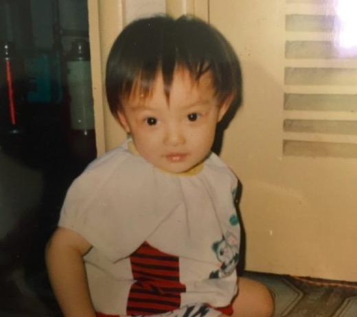 贾玲童年照美到撞脸德善,baby娜扎从小秀气,基因真是有够优越的