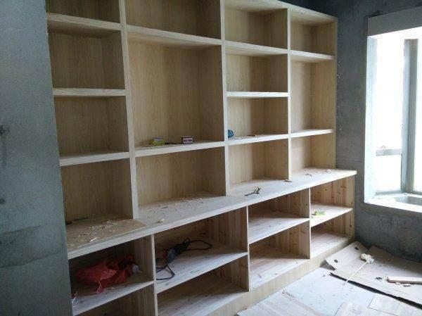 新房装修中,木工加班加点20天做完满屋子家具,工钱17300贵吗?