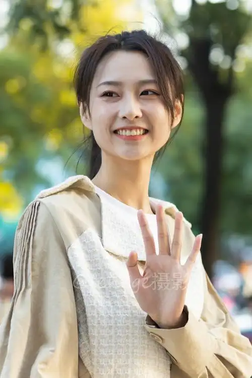 街拍北京车展的模特来三里屯了爱笑的苏宁跟车展上有什么不同