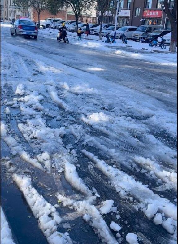 【我为群众办实事】志强路积雪及时清理