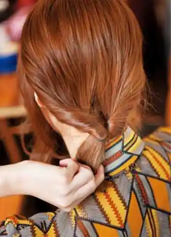 两款最新短发扎发发型推荐,轻松打造甜美气质