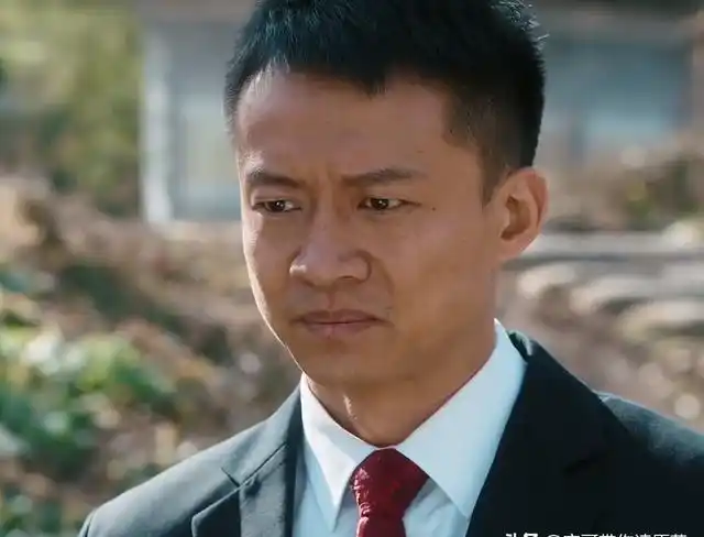 在电视剧《江山》里,罗晋所诠释的濮泉生一角,是投身于乡村扶贫工作的