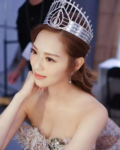 冯盈盈演活霸气《果栏》小狼女!现实中同样重情重义,系绝顶好家姐