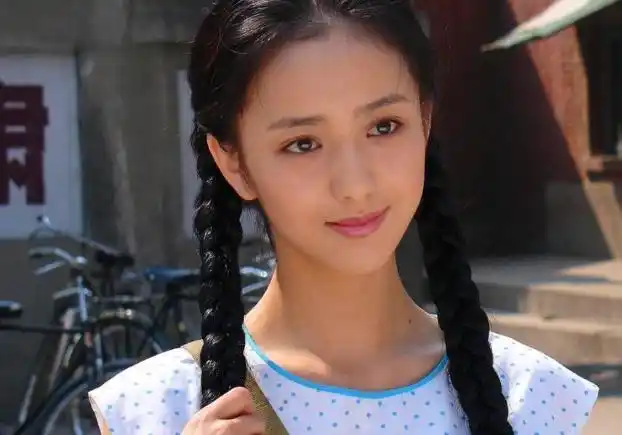 事实证明,40岁"离婚不分家"的佟丽娅,早已选择了另一种人生